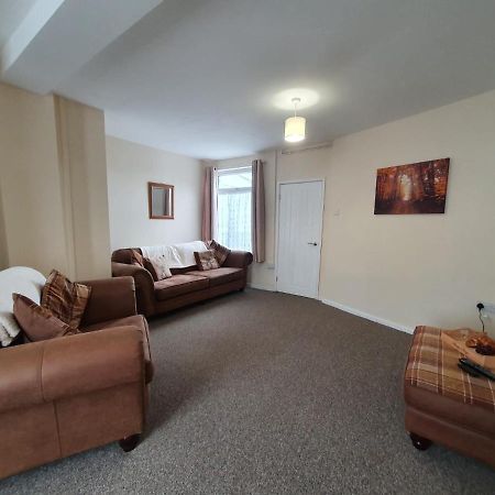 2 Bed House, Contractors & Holiday Guests Welcomed Dowlais エクステリア 写真