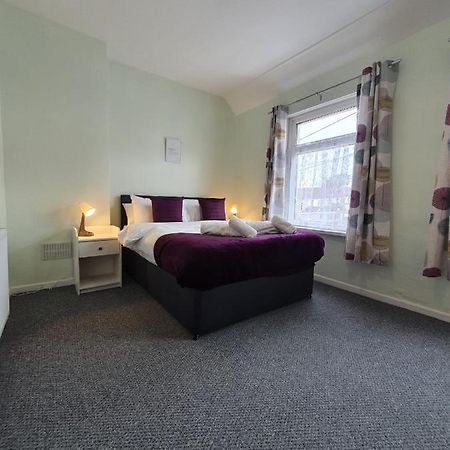 2 Bed House, Contractors & Holiday Guests Welcomed Dowlais エクステリア 写真