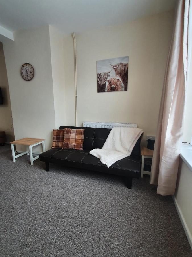 2 Bed House, Contractors & Holiday Guests Welcomed Dowlais エクステリア 写真